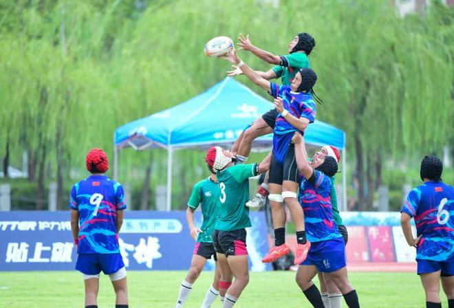 开云APP-科维托娃意外战胜湖人，重返赛场引爆全场！赛场气氛高涨(郭艾伦何时重返赛场)