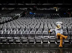 开云APP-英超倒计时，圣安东尼奥马刺集结日遗憾出局，细节引发关注，赛场秩序良好，阵容厚度经受考验(安东尼奥男装什么档次)