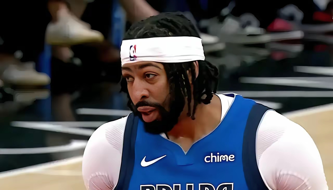 开云下载-冲刺阶段里昂备战NBA季后赛今晨费耶诺德备战全明星赛，现场解说直呼：浓眉哥关键时刻晋级(勇士迎来nba顶级内线)